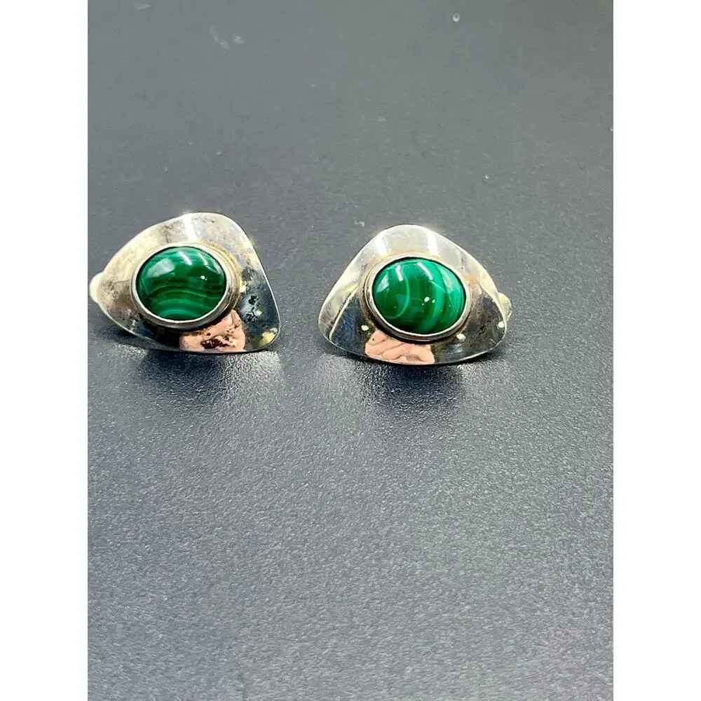 Sterling Silver Vintage Bezel Vibrant Green Malachite Cabochon Clip‎ On Earrings